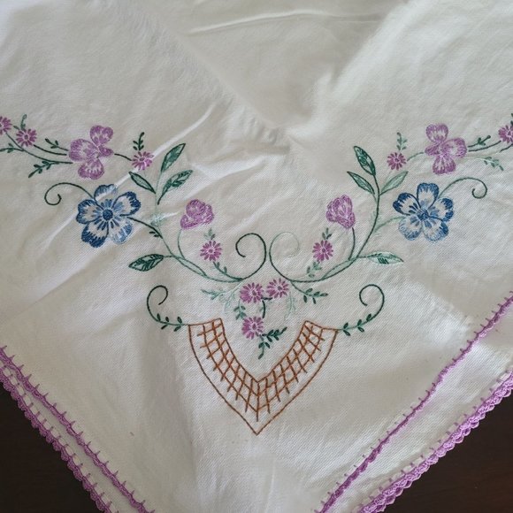 Vintage Embroidered Flower Tablecloth 47.25x42.75" Rectangle Purple Blue Green L